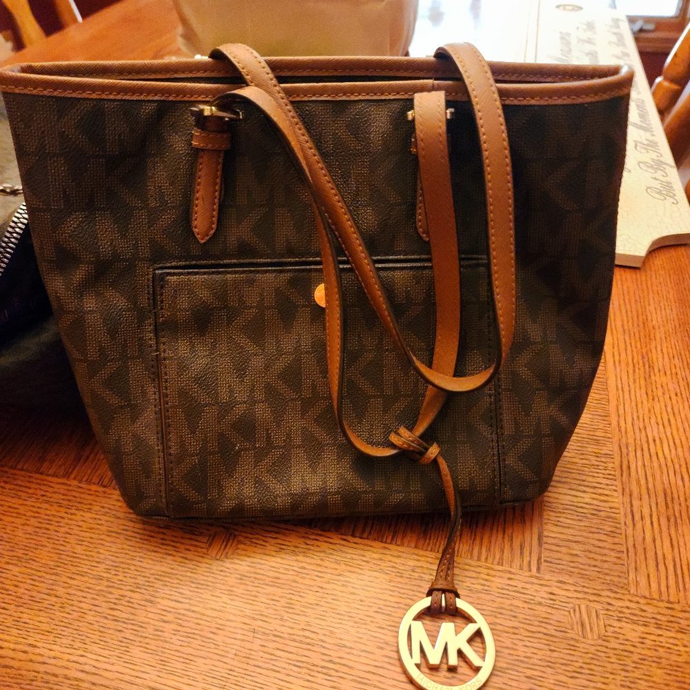 Michael kors handbag with matching wallett